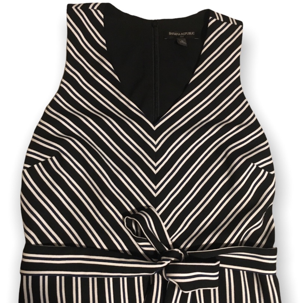 Banana Republic Striped V Neck Sleeveless Jumpsuit - Picture 3 of 12